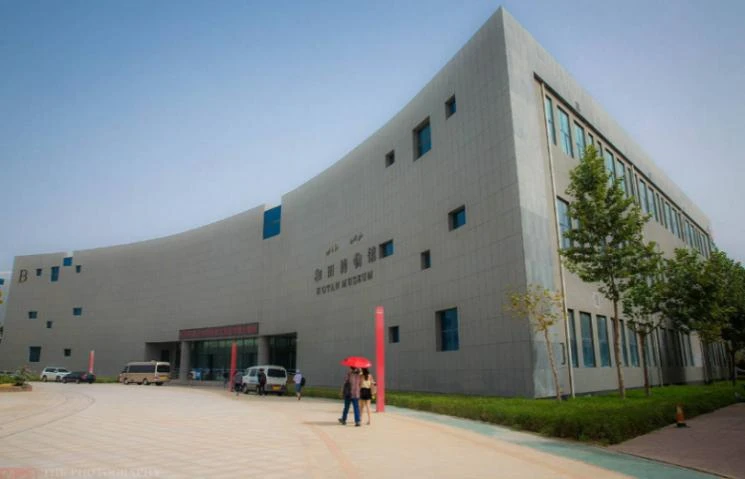 艾德莱斯丝绸 · 和田博物馆 · 约特干 · 团城 · 夜市